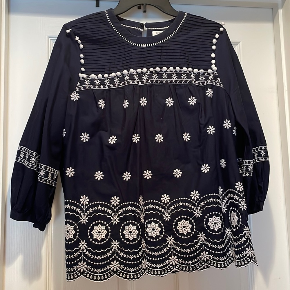 Crown & Ivy - Size Medium - Navy & White